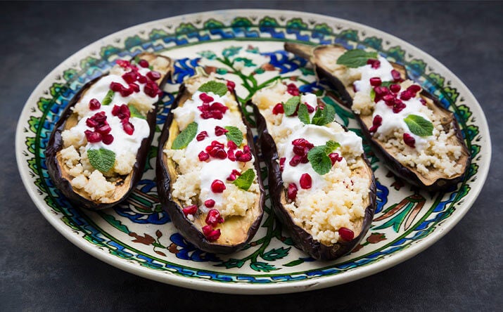 Una forma de cocinar con berenjena es usarla para rellenarla con algunos ingredientes. Una forma de cocinar con berenjena es usarla para rellenarla con algunos ingredientes.