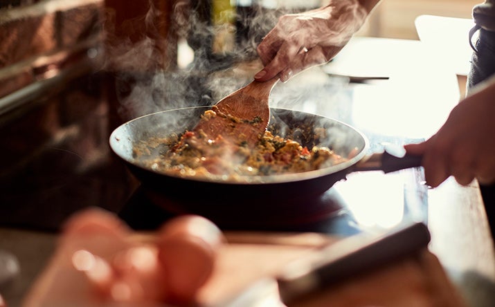 Cocinar en sartén y quitar grasa de la cocina Cocinar en sartén y quitar grasa de la cocina