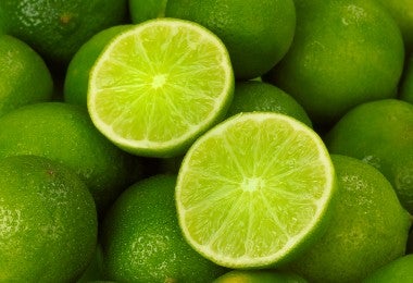 Limón para quitar grasa de la cocina 