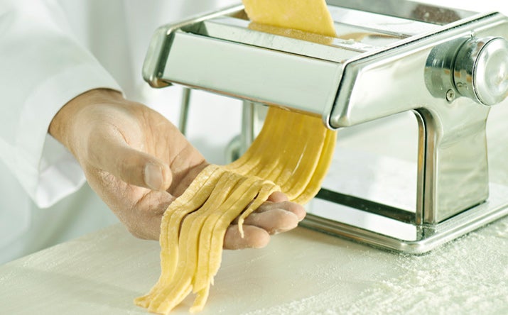 Máquina y masa para hacer pasta casera Máquina y masa para hacer pasta casera