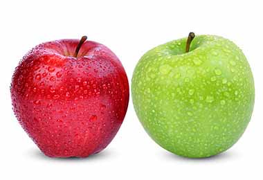 Una manzana roja y una verde, cualquiera es perfecta para los desayunos caseros 