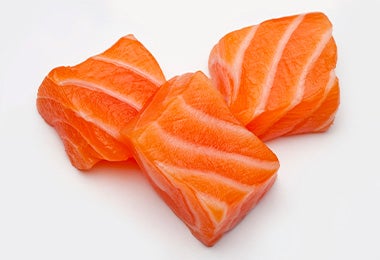 Los pescados, como salmón y atún, son muy comunes en la comida japonesa.