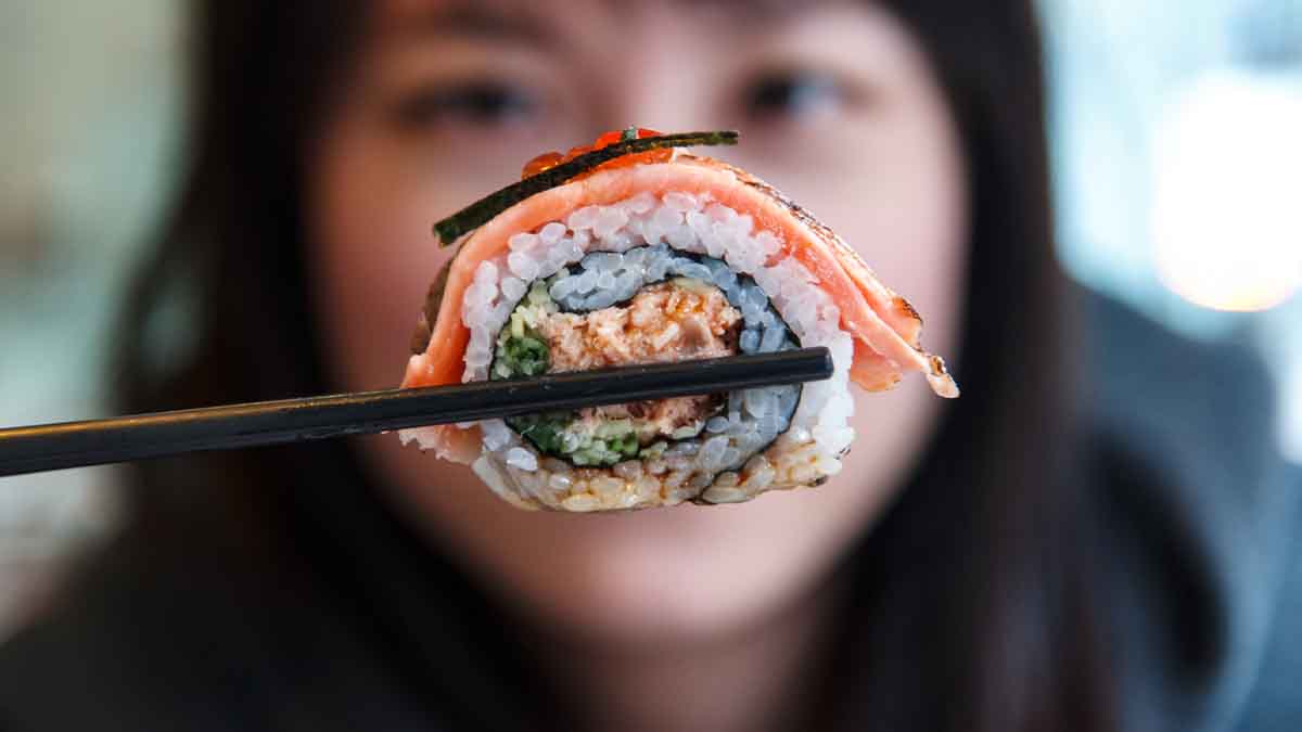 El sushi es una comida japonesa muy popular en el mundo entero.