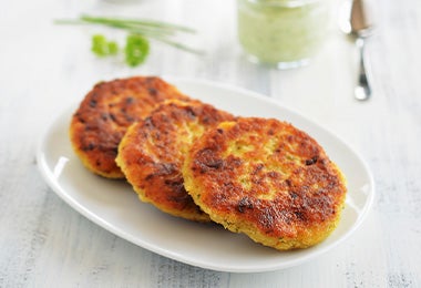 Hamburguesas de origen vegetal, preparadas con coles y hierbas. Hamburguesas de origen vegetal, preparadas con coles y hierbas.