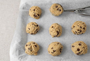 Masa de galletas con chips de chocolate. Masa de galletas con chips de chocolate.