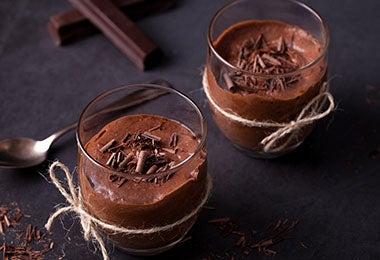 Dos mousses de chocolate, una receta muy famosa al pensar en postres. Dos mousses de chocolate, una receta muy famosa al pensar en postres.