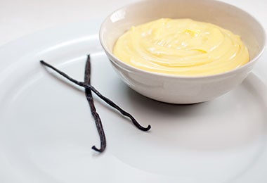 Crema pastelera preparada con ramas de vainilla Crema pastelera preparada con ramas de vainilla