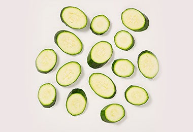 Rodajas de zapallo italiano verde Rodajas de zapallo italiano verde