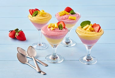 Combinar en un postre mango con otras frutas es muy buena idea. Postres con mango y frutillas, una excelente combinación.