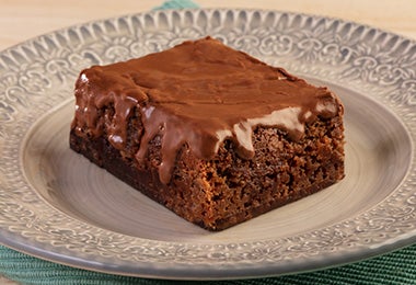 El brownie es un postre estupendo para celebrar el 14 de febrero. Brownie de chocolate, un clásico de los postres para el 14 de febrero.