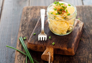 Puré de papa con ciboulette encima, variedad de cebolla Puré de papa con ciboulette encima, variedad de cebolla