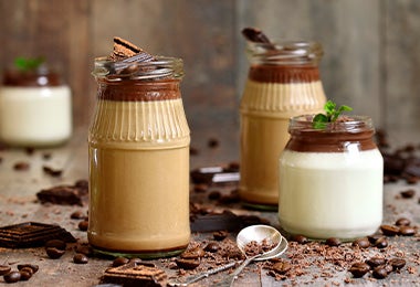 Postre en vaso preparado, principalmente, con cremas de chocolate. Postre en vaso preparado, principalmente, con cremas de chocolate.