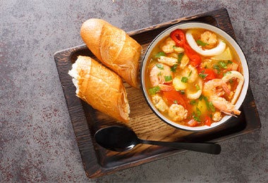 sigue esta guía paso a paso para hacer fumet de pescado Fumet de pescado en sopa mediterránea