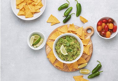 Guacamole para coronas navideñas comestibles.