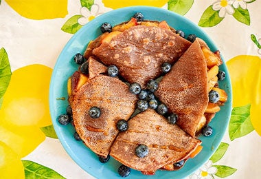 Crêpes suzette con fruta.