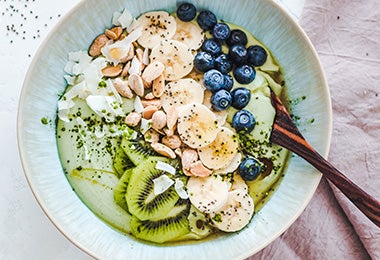 Frutas deshidratadas en un bowl  