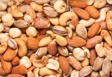 Frutos secos de todo tipo como snack bajo en calorías.