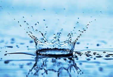Gota de agua cayendo, ahorro de agua, preservación de recursos