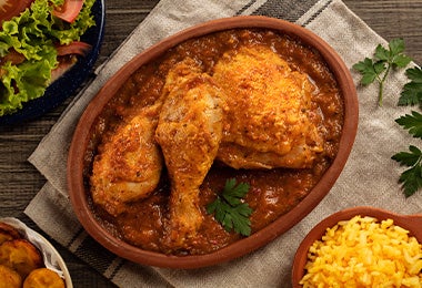 Plato de pollo en salsa, receta fácil y económica para el almuerzo  