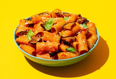 Plato de pasta para una alimentación flexitariana La alimentación flexitariana es un enfoque no estricto a la alimentación a base de plantas