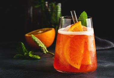 la soda sirve como un lienzo en blanco para hacer soda saborizada soda saborizada con sabores exóticos