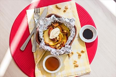 Gratinado de Manzanas y Nueces con Miel de Palma y Crema