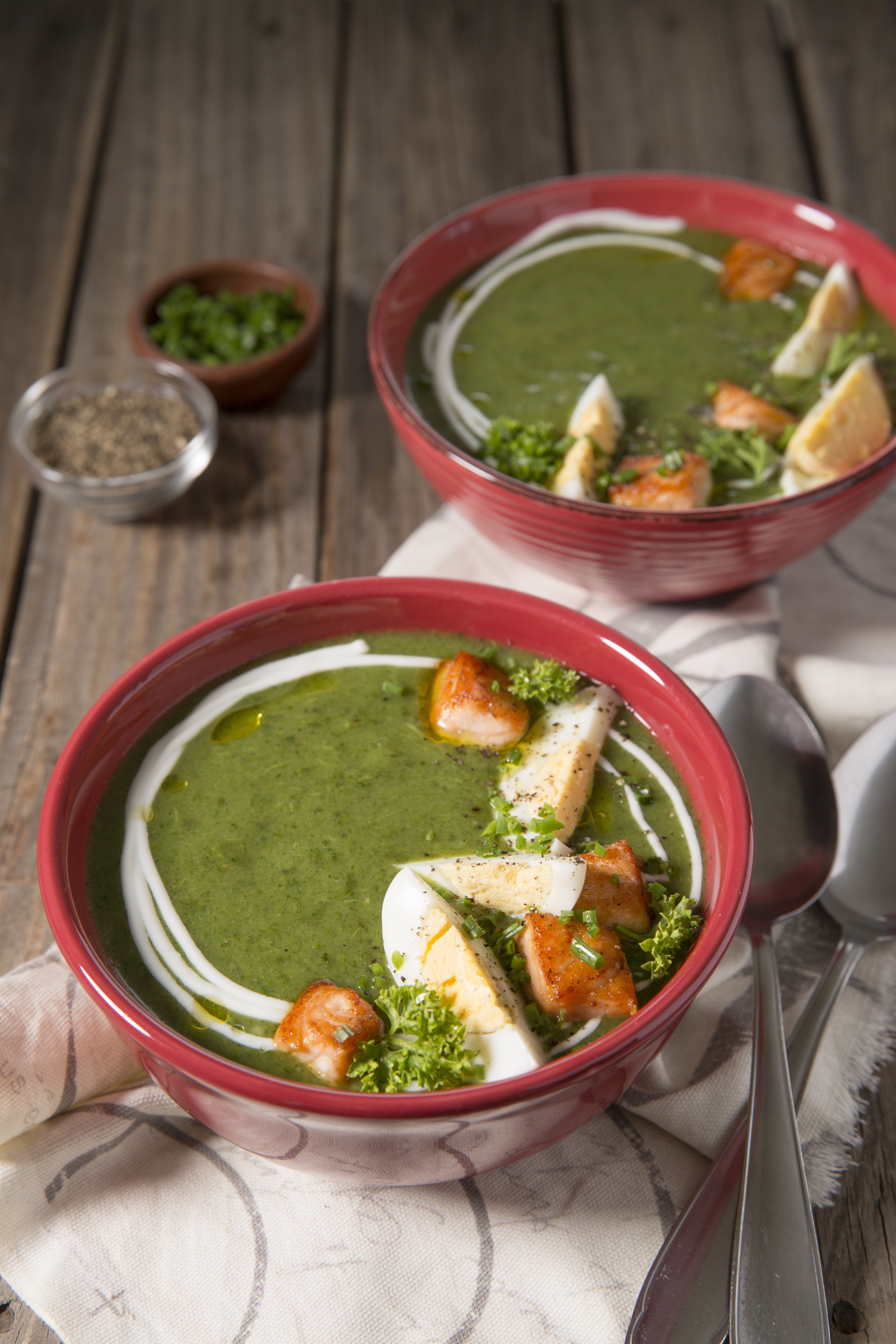 Crema de vegetales con Salmón Ahumado y Huevo