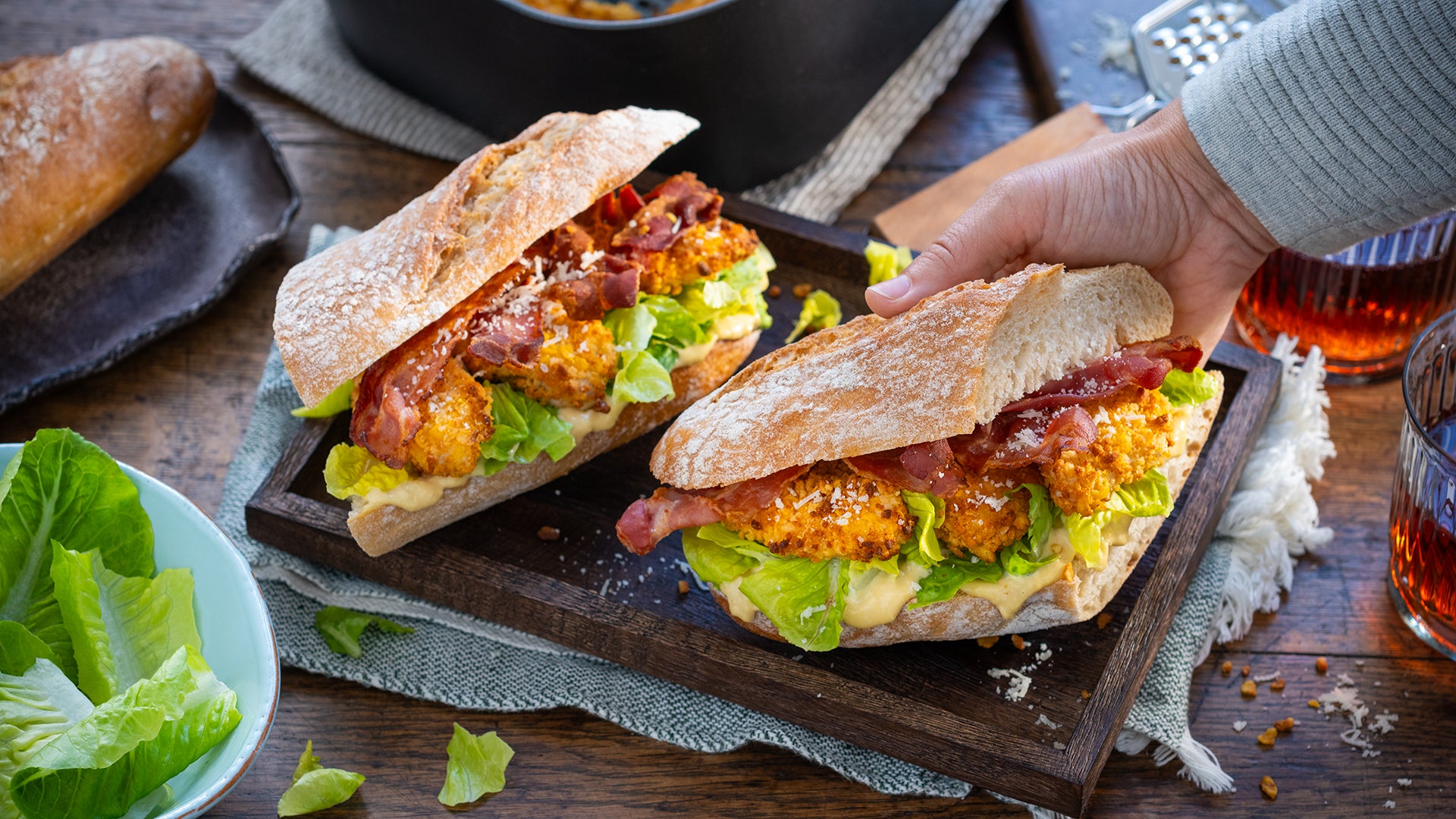 Sandwich de pollo crunchy sabor pimienta limón