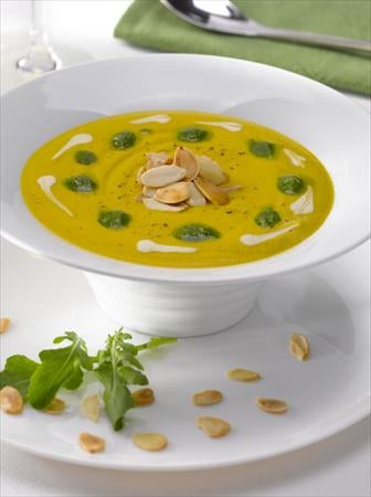 Crema de Zapallo con Pesto de Rúcula y almendras