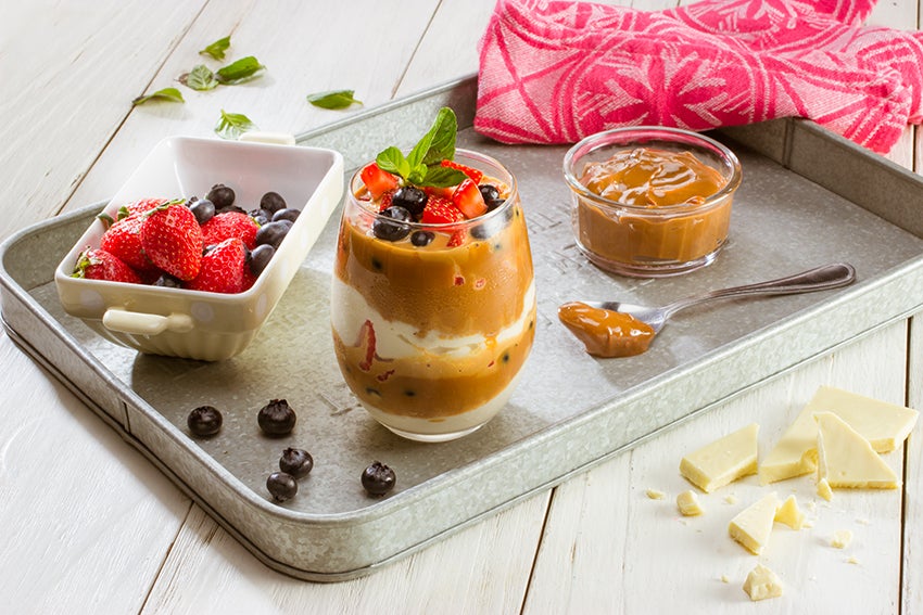 Copa Fresca de Fruta y Manjar