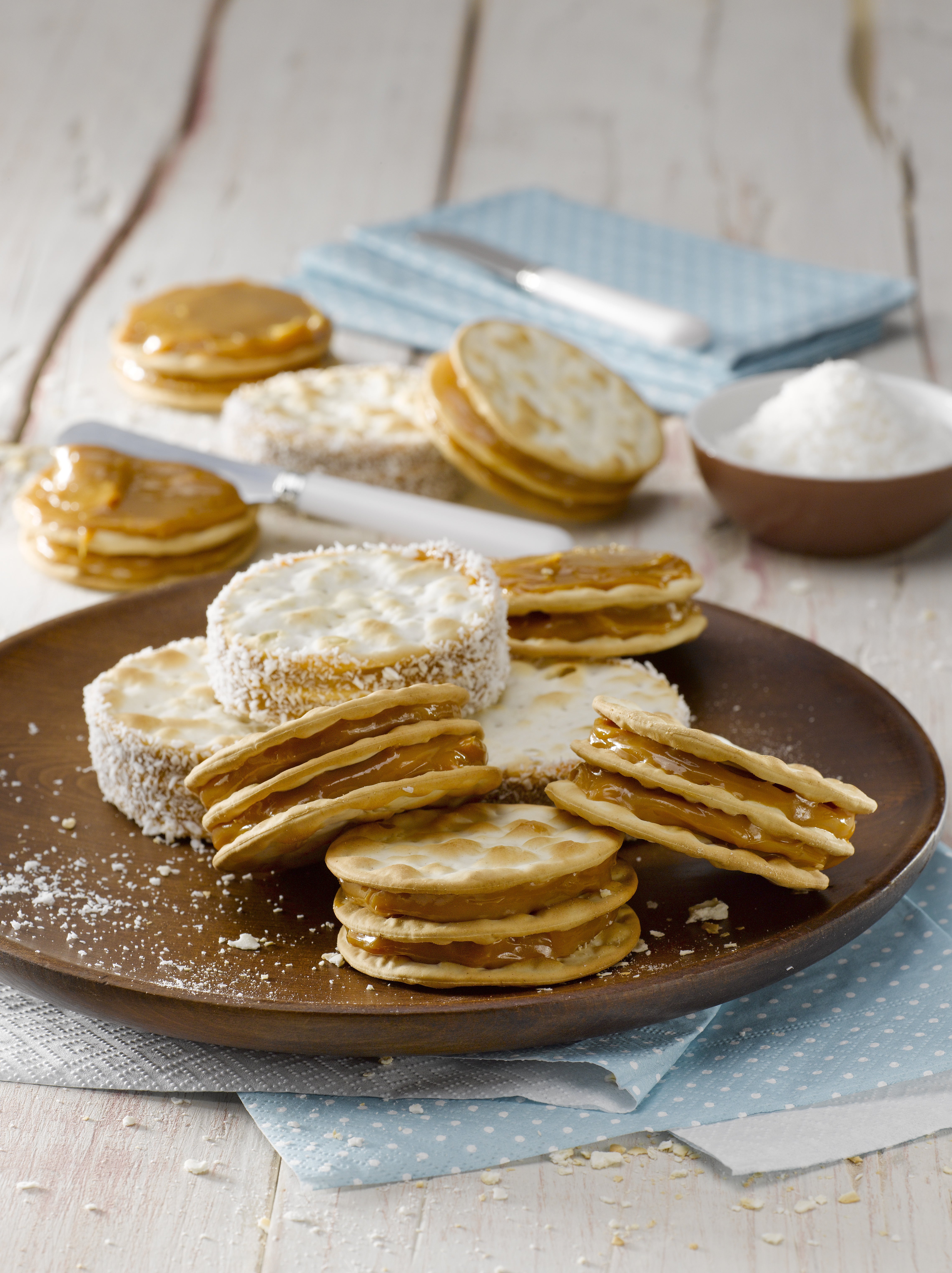 Galletas con Manjar y Coco