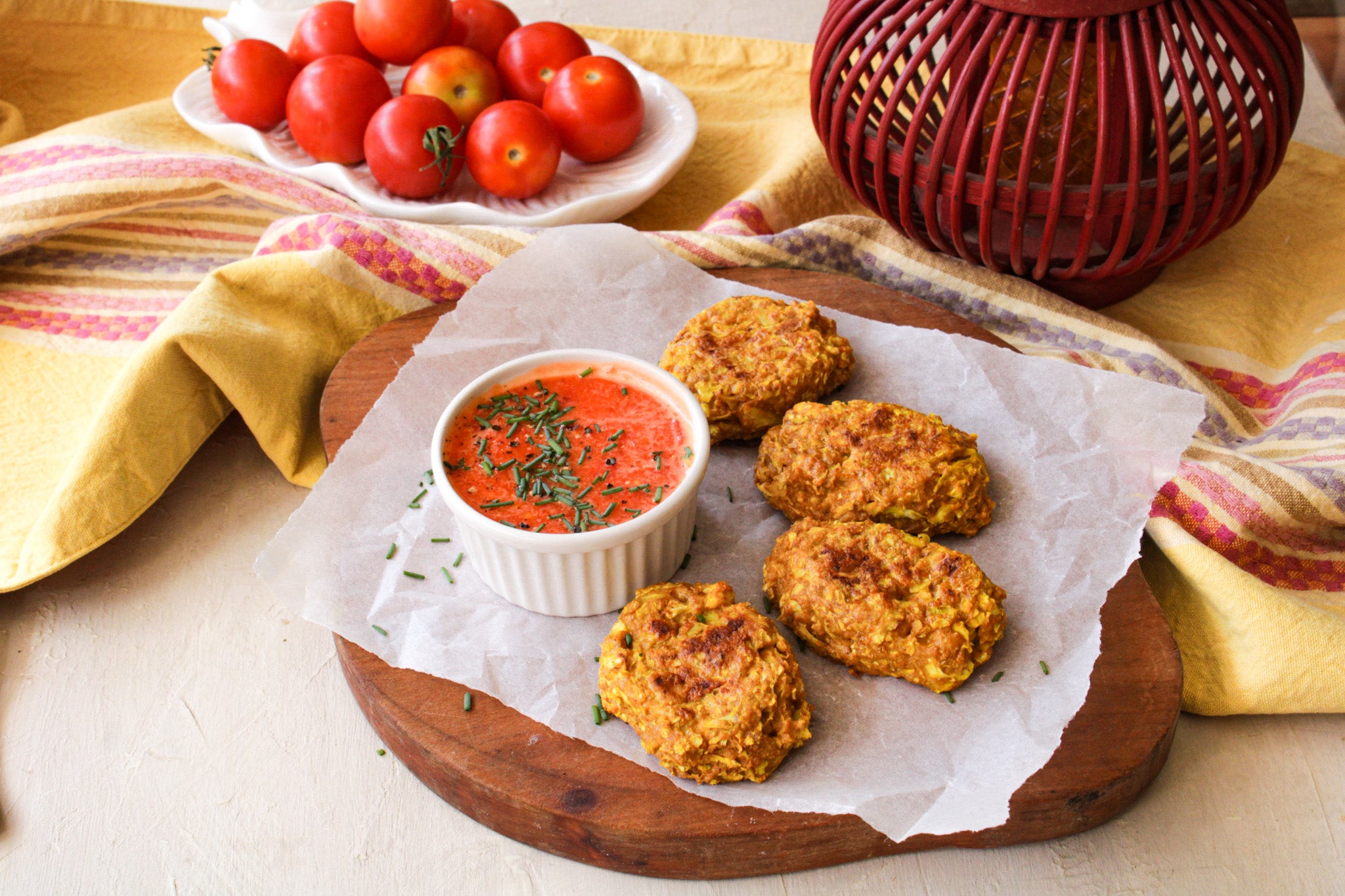 Nuggets de coliflor y Nestúm ® con dip fresco de pimientos y tomate