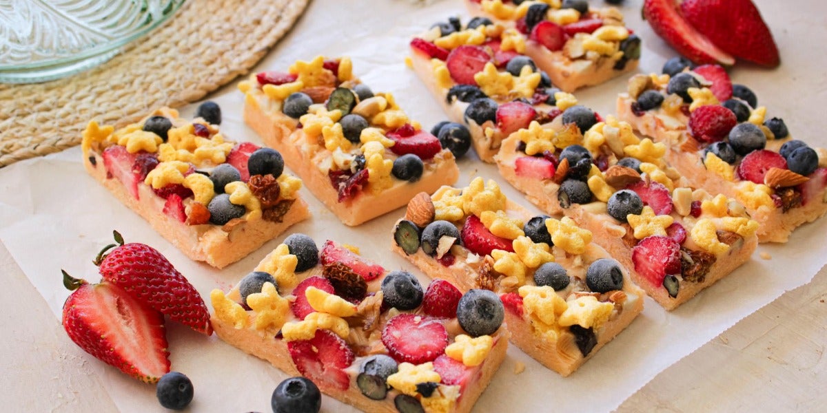 Barritas de cereal con yogurt y frutillas