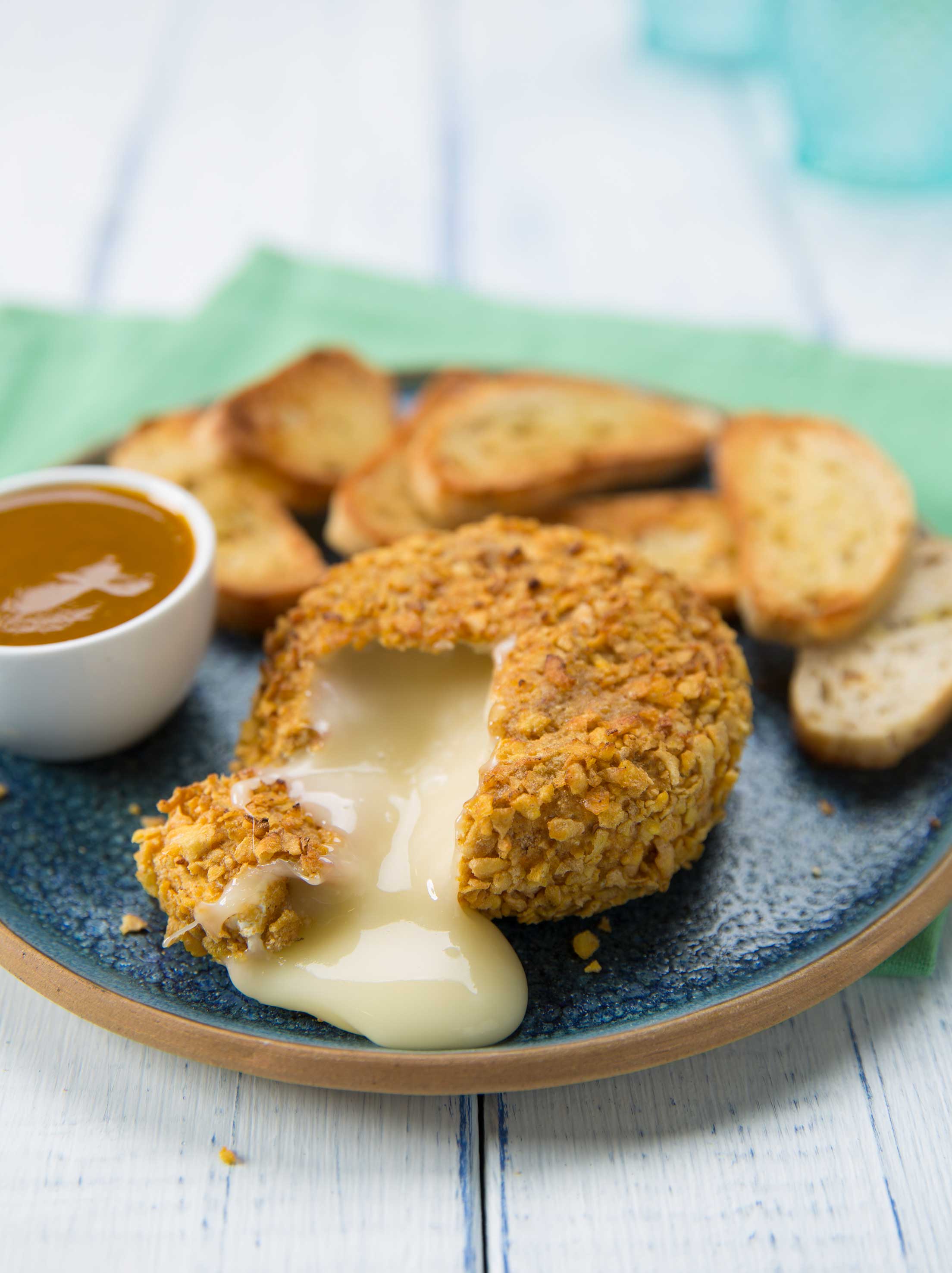 Camembert Crispy con salsa de Maracuyá y Curry