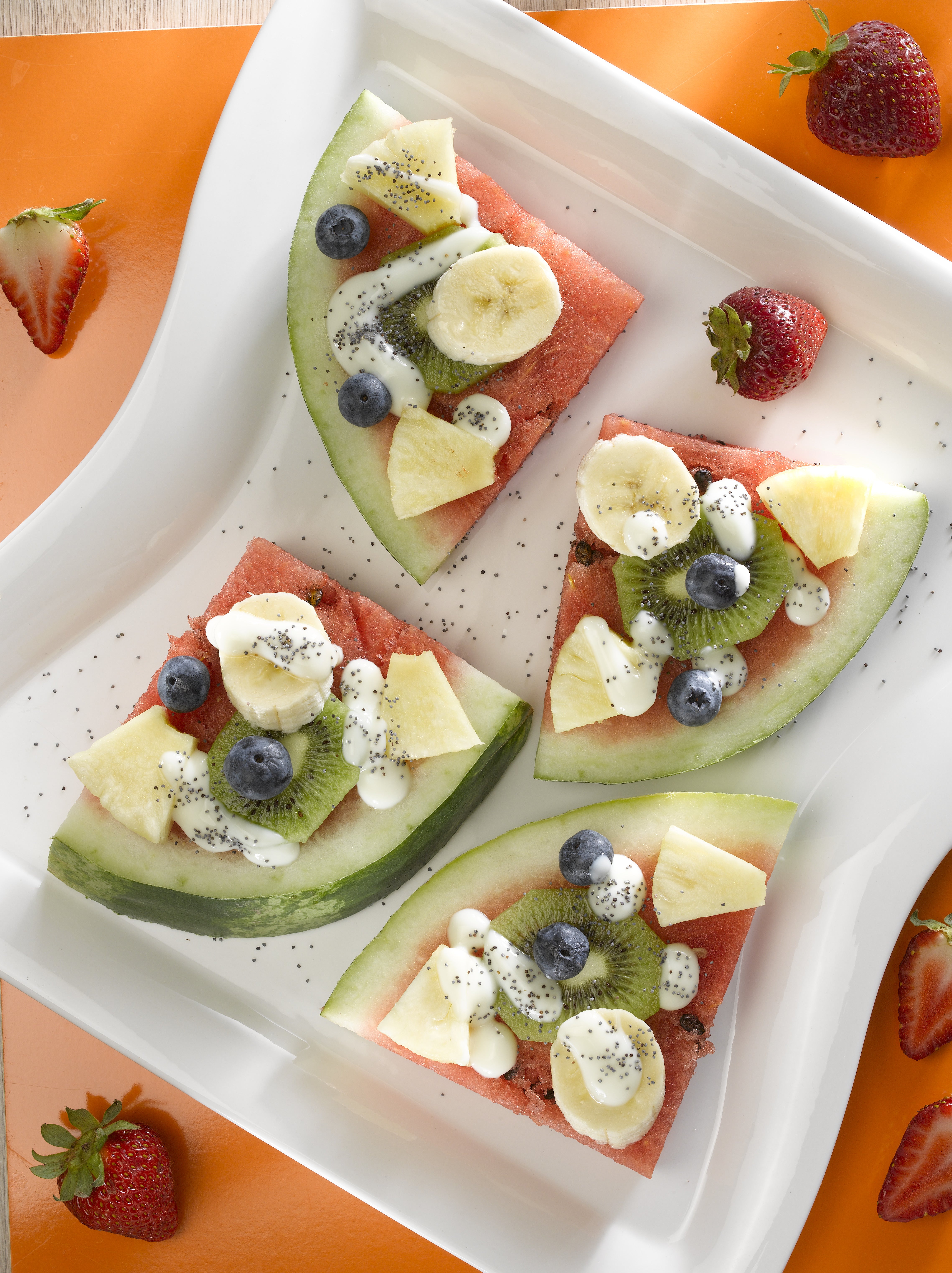 Pizza de Frutas con Salsa de Yoghurt