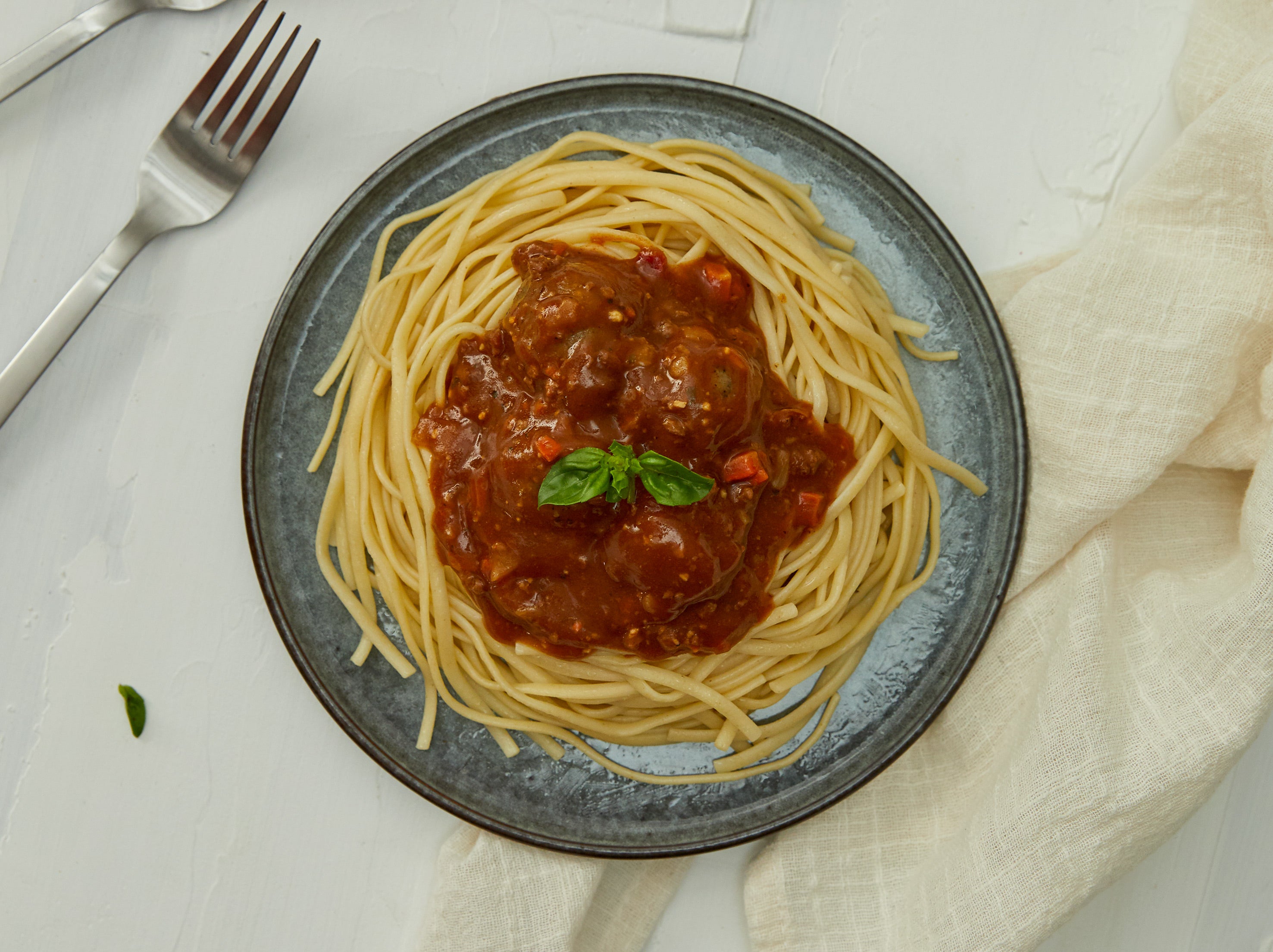 Albóndigas de Quínoa y Porotos Negros con Salsa Bolognesa Veggie