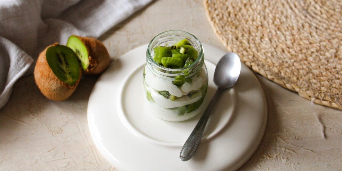 Vasitos de yoghurt y kiwi