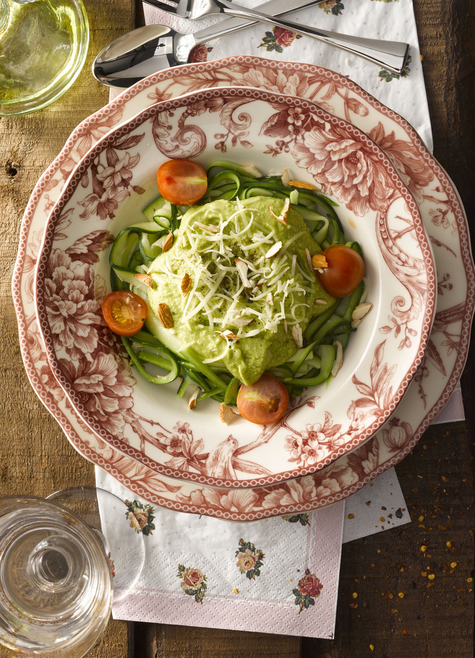 Spaghetti de Zapallo Italiano con Pesto de Palta y Frutos Secos