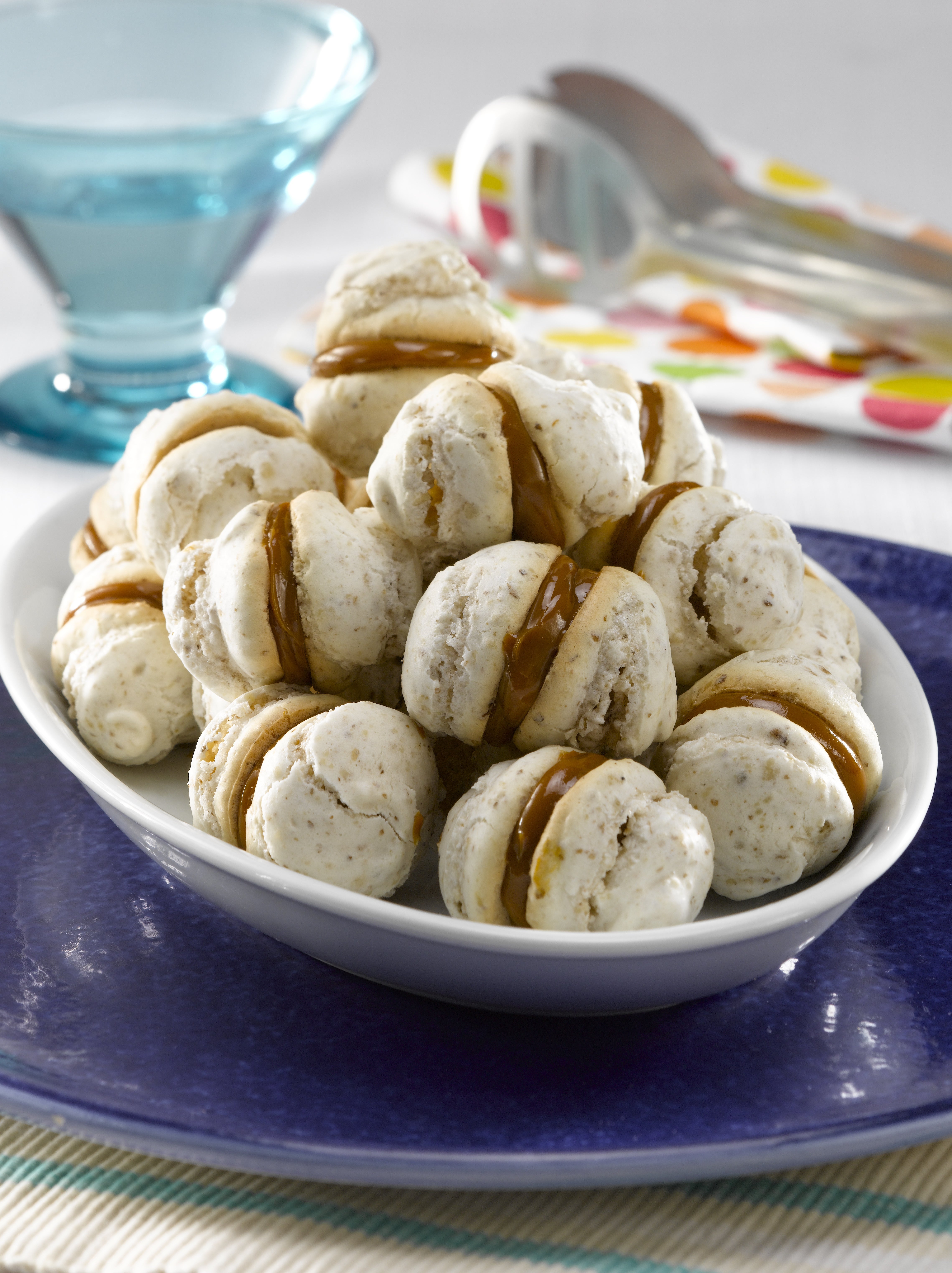 Merenguitos con Manjar y Nueces