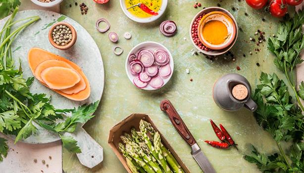 Mesa con vegetales frescos