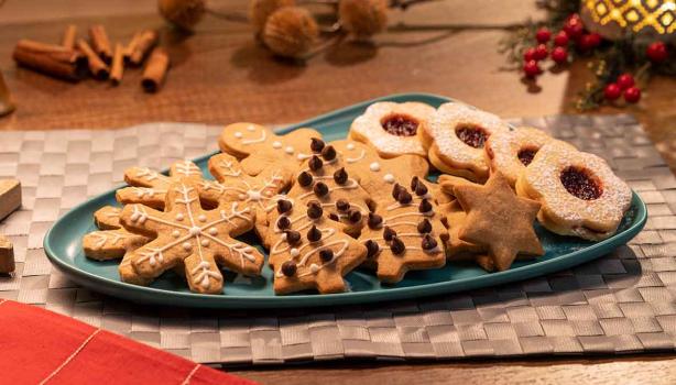 Galletas, un snack navideño popular, en forma de estrellas, árboles y copos de nieve