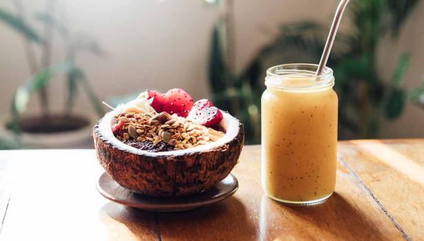 Bowl de frutas y cereal  