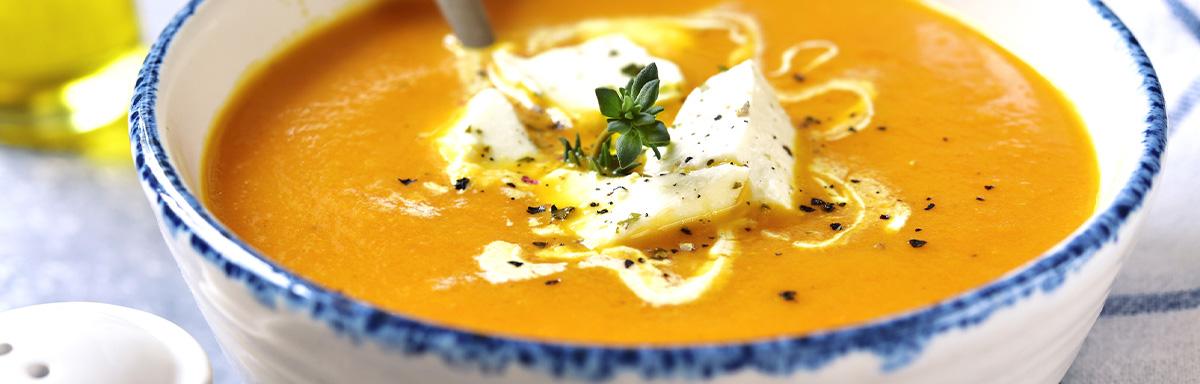 Crema casera de zapallo con queso y crema de leche