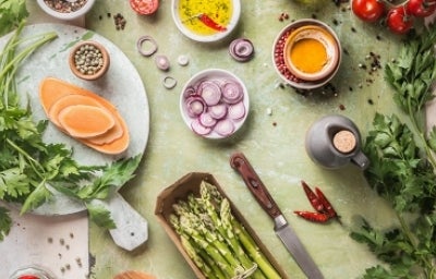 Mesa con vegetales frescos Mesa con vegetales frescos