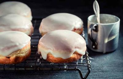 Donuts con glaseado blanco