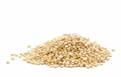 Granos de quinoa Granos de quinoa