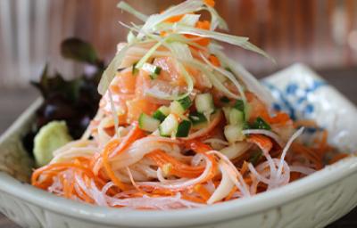 El ceviche es un plato típico peruano muy popular.