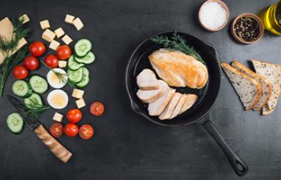 El pollo a la plancha es una de las preparaciones más comunes El pollo a la plancha es una de las preparaciones más comunes
