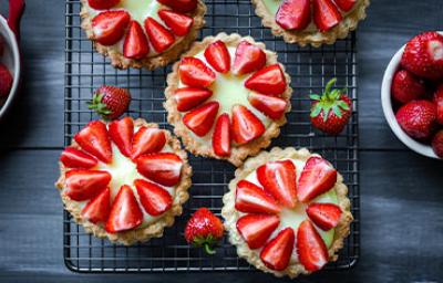 Tartaletas de frutillas con crema pastelera. 