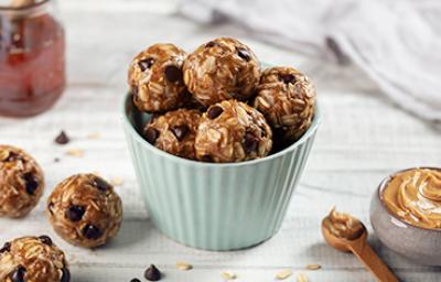 Bolitas energéticas de maní, receta de postres con proteína Bolitas energéticas de maní, receta de postres con proteína